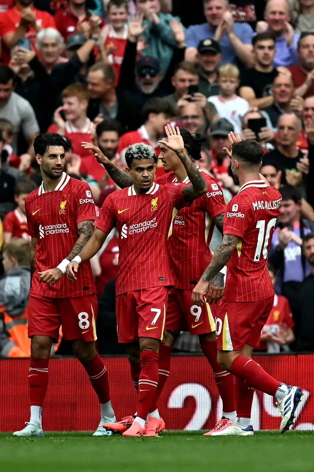 圣安东尼奥马刺训练开放日；加时末段刷新队史纪录引欢呼；英超在即；阵容厚度经受考验(马刺队交易最新消息)