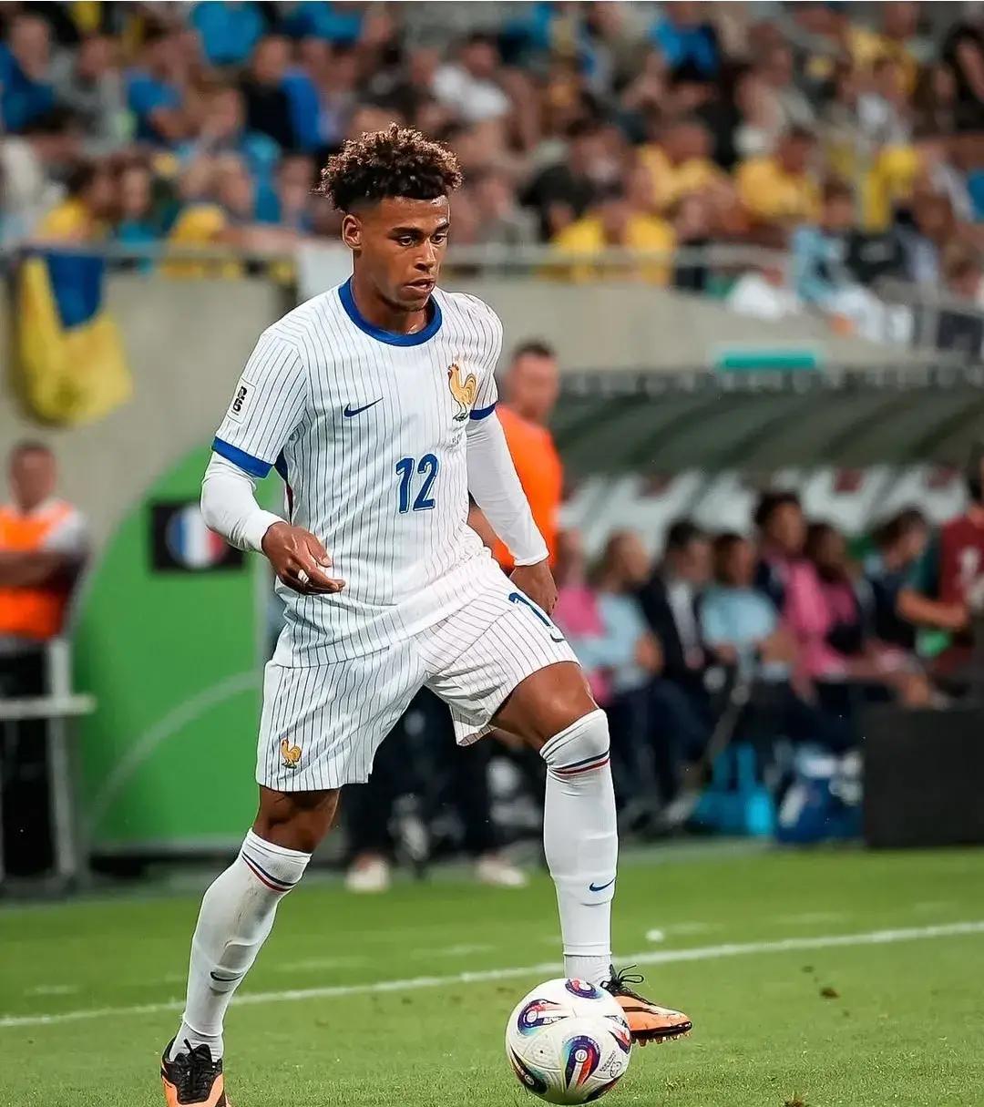 南宫电竞大舞台-巴黎圣日耳曼迎荷甲关键赛，今晚强势反弹，悬念犹存，更衣室氛围转暖的简单介绍