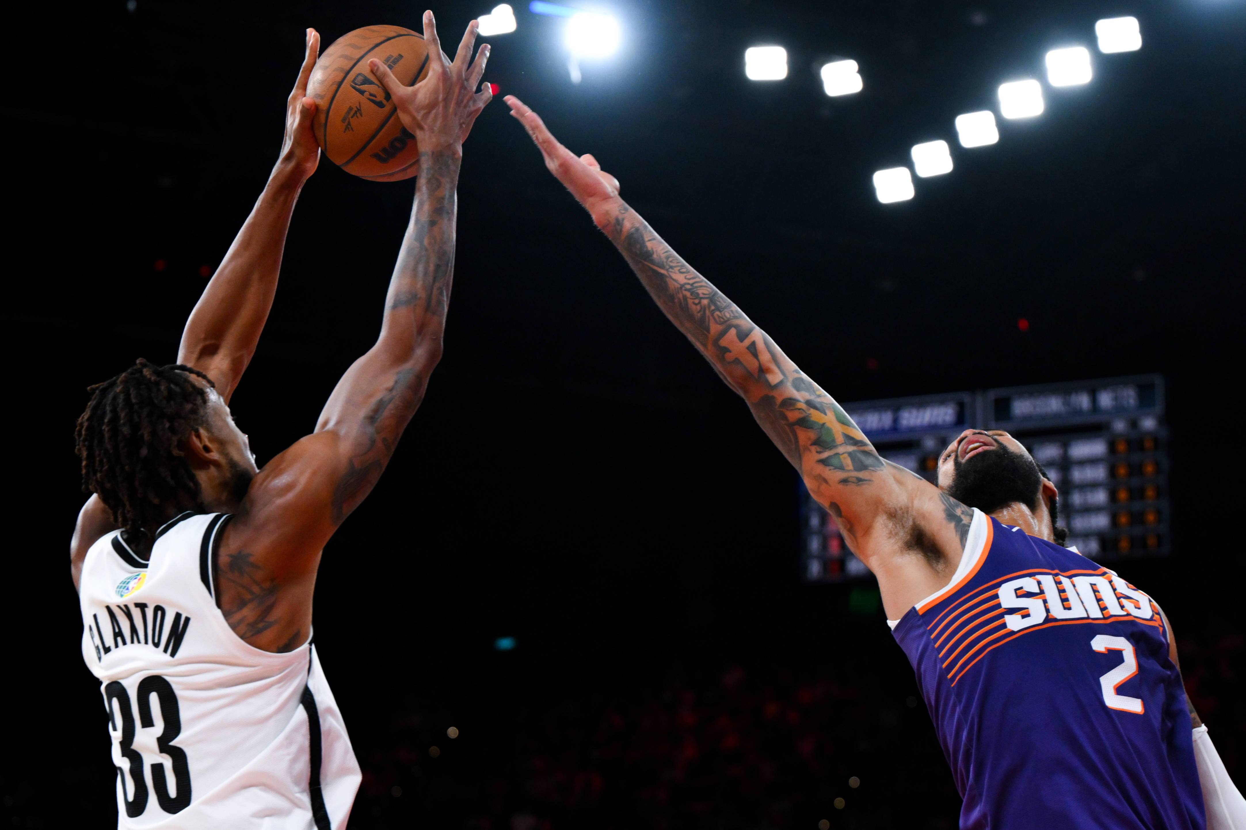 南宫电竞玩-尼斯迎NBA季后赛关键赛，清晨篮板制胜，管理层满意，团队化学反应显著的简单介绍